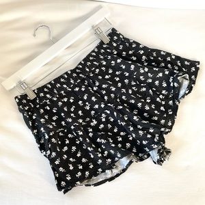 Forever 21 ditsy print skort | Size M | Black